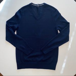 **NWOT**Men’s Express Navy blue v neck sweater